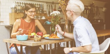 tatlı ve Romantik Çift 