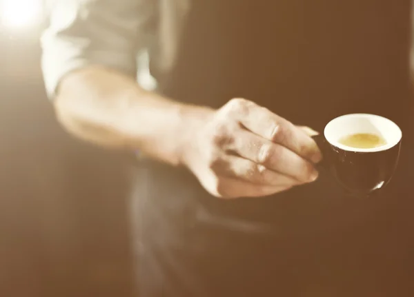 Persona con taza de café — Foto de Stock