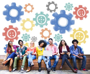 Dijital cihazlar kullanarak internette sörf öğrenciler