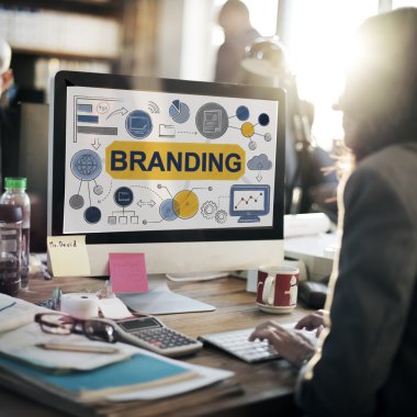 işkadını monitörde arıyorsunuz