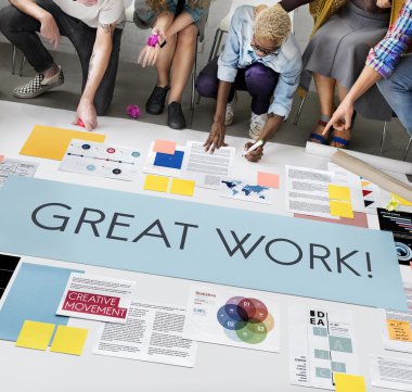 Kattaki insanlar çizim afiş