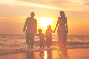 Tatilde eğlenmek aile