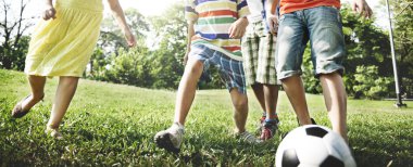 çocuklar futbol oynamak 