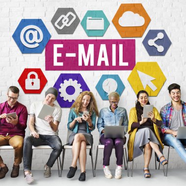 İnsanlar dijital araçları tarama  