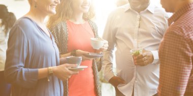 iş adamları birlikte söz 