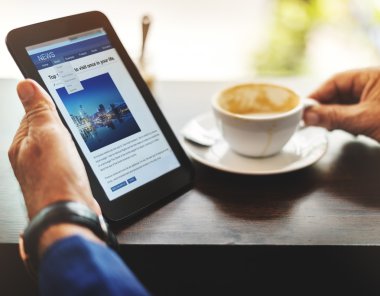 Dijital tablet ve kahve