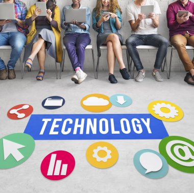 İnsanlar dijital araçları tarama 