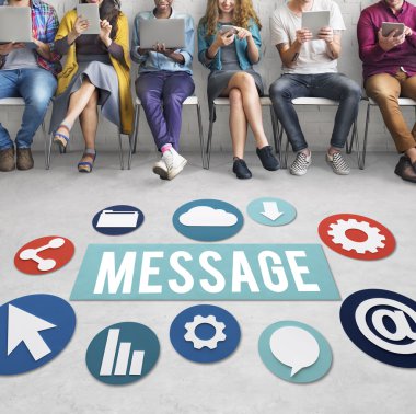 İnsanlar dijital araçları tarama 