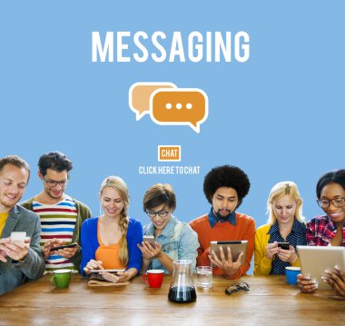 Dijital aygıtlar kullanan insanlar