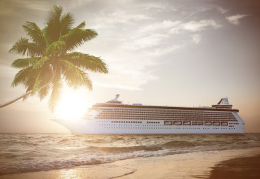 Okyanusta bir gemi gezisi.