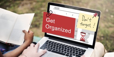 İnsanlar internet'te sörf 