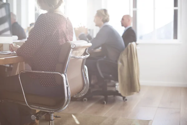 Compañeros de negocios trabajando — Foto de Stock