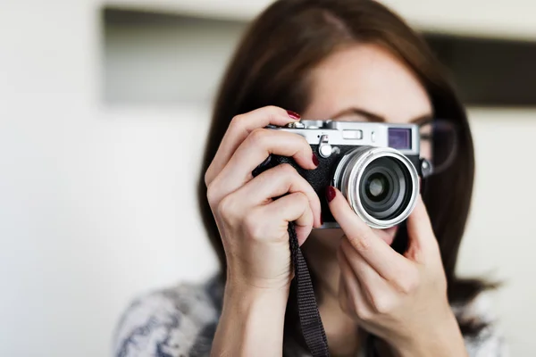 Photographe fille avec caméra — Photo