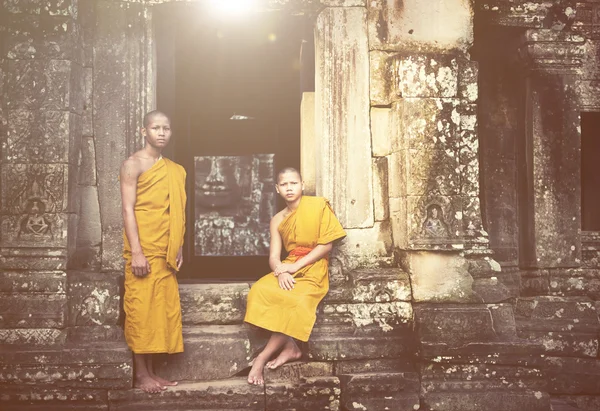 Contemplating Monks in Cambodia — Stock Photo, Image