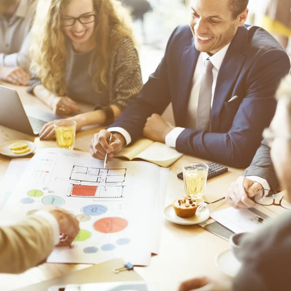 Geschäftsteam bei der Sitzung — Stockfoto