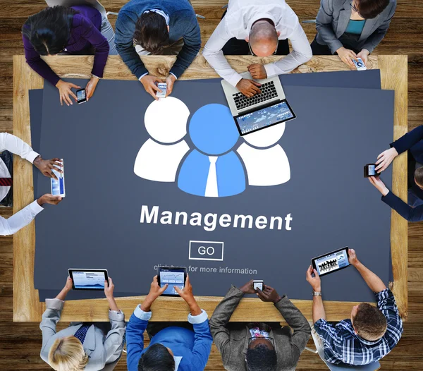 Equipe de negócios trabalhando no escritório — Fotografia de Stock