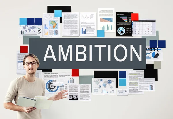 Empresário que trabalha com ambição — Fotografia de Stock