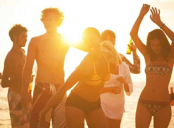 Przyjaciele na lato Beach party — Zdjęcie stockowe