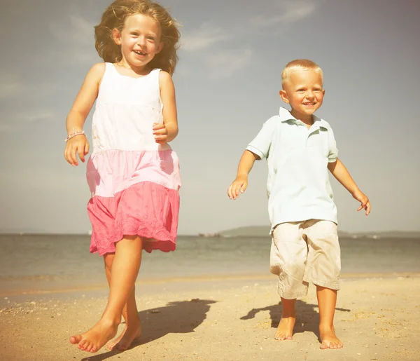 Young Children having fun on the beach — Stock Photo, Image