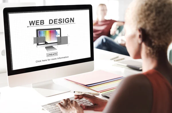 컴퓨터 웹 디자인에 종사 하는 사업가 — 스톡 사진