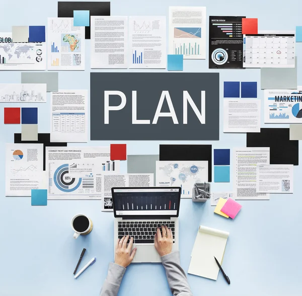 Unternehmer arbeitet mit Plan-Konzept — Stockfoto