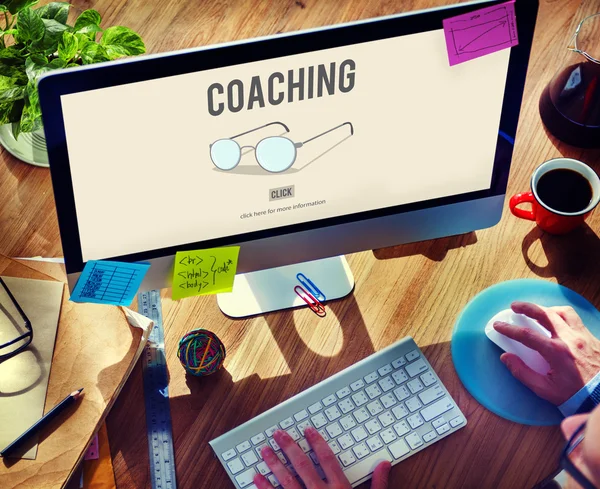 Χρήση υπολογιστή και Coaching έννοια άνθρωπος — Φωτογραφία Αρχείου