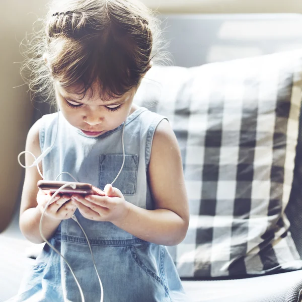 Kid Using Smart Phone — Stock Photo, Image
