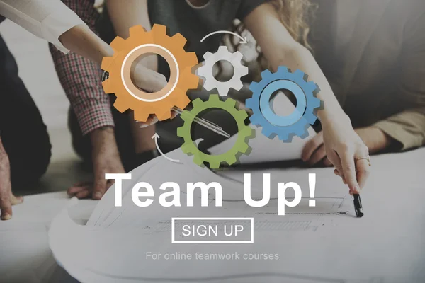 Ontwerpers werken met poster en team up — Stockfoto