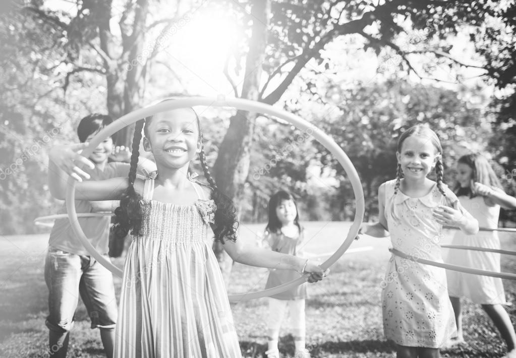 hildren play with hula hoops
