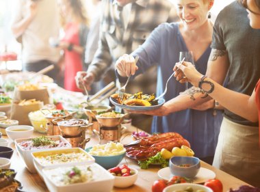 Sıradan insanlar yemek