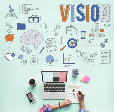 laptop ile çalışan kişi