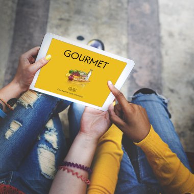 Çok ırklı insanlar tablet kullanma 