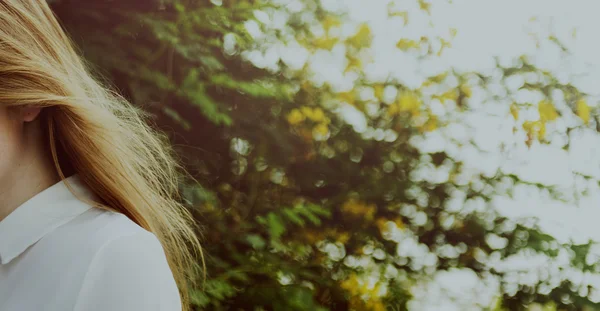 Woman Relaxing in nature — Stock Photo, Image