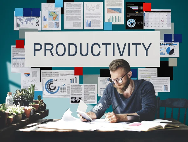 生産性効率の開発のために働くビジネスマン — ストック写真