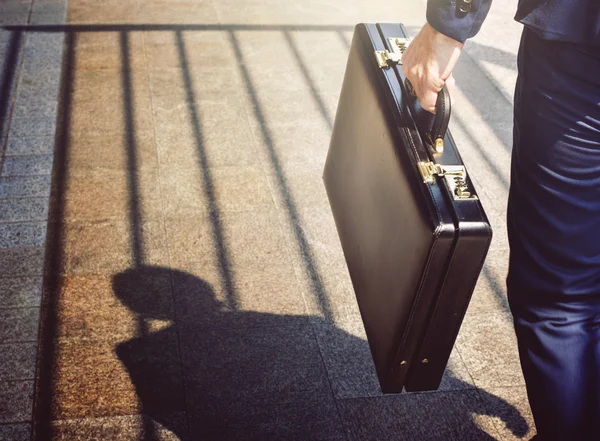 Un homme d'affaires va au bureau — Photo