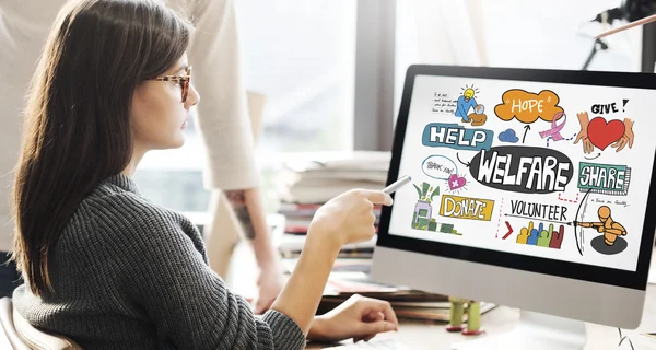 Equipe de negócios trabalhando no escritório — Fotografia de Stock