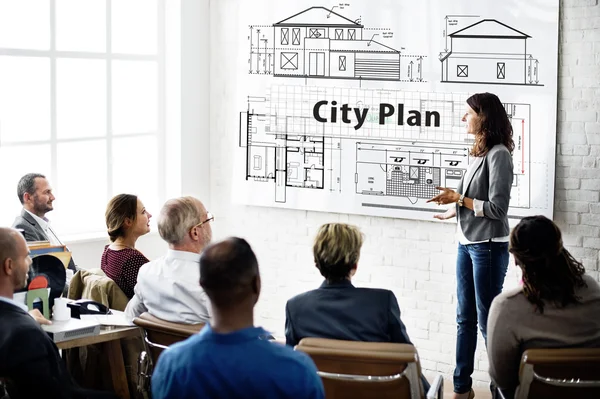 Üzletemberek és város terv, koncepció — Stock Fotó