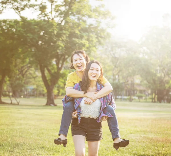 Mom and daughter in park — Stock Photo, Image