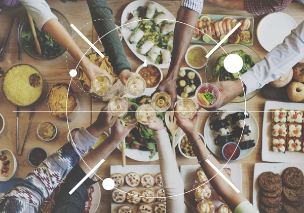Mensen en eten met focus — Stockfoto