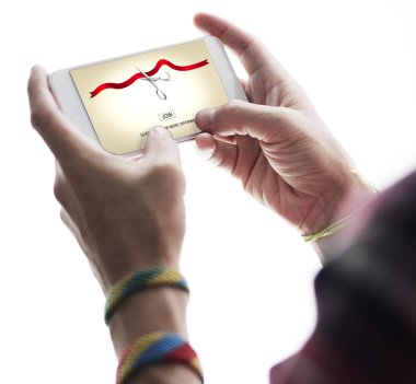 Akıllı telefonlu erkek eller