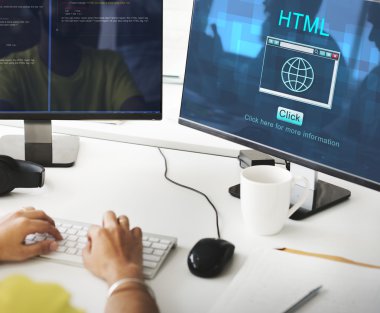 İşadamı bilgisayarda html ile çalışma