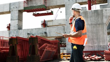 İnşaat işçisi sitesi binasında kalıyor