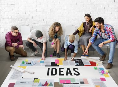 Kattaki insanlar çizim afiş 