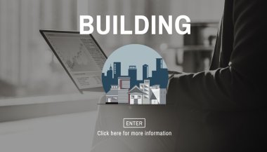 Bilgisayar kullanan iş kadını