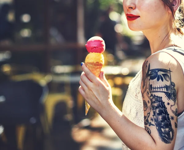 Young Woman eating Ice Cream — Stock Photo, Image