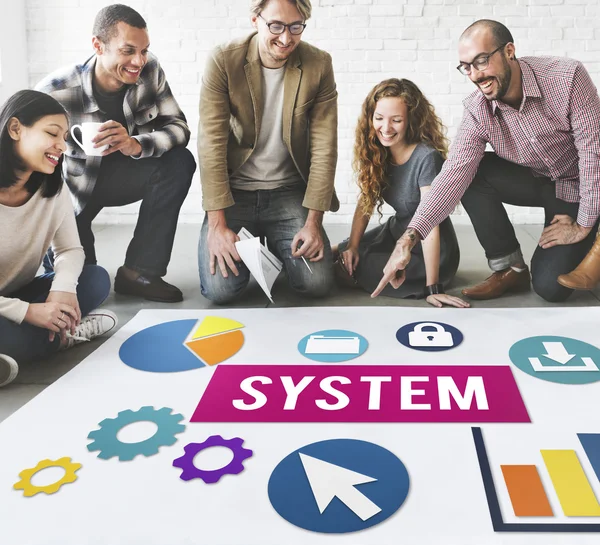 Ontwerpers werken met poster en systeem — Stockfoto