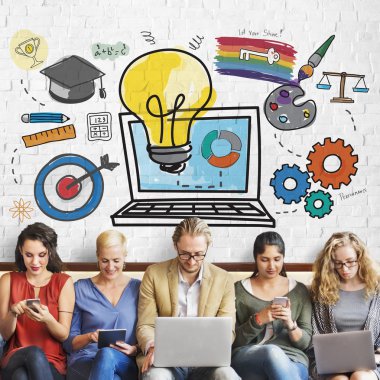 aygıtlar ve fikirleri ile insanlar oturup