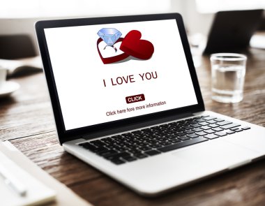 bilgisayar ekranındaki bilgileri ile