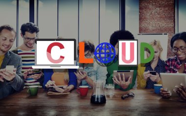 Dijital aygıtlar kullanan insanlar