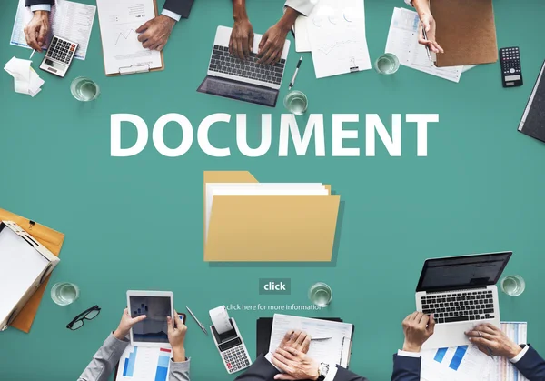 Gens d'affaires travaillant avec Document Concept — Photo